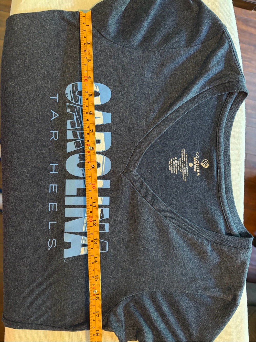 Carolina Tar Heels V-Neck Graphic Tee - Navy Blue Sz L Collegiate - Picture 5 of 5